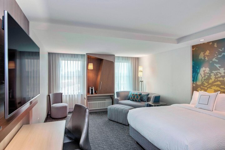 Courtyard by Marriott Raleigh Cary / Parkside Town Commons