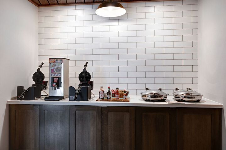 Breakfast/Coffee Service 35 of 40