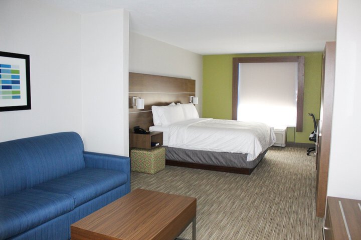 Holiday Inn Express & Suites Martinsville by IHG