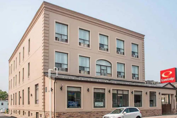 Woodstock Inn and Suites