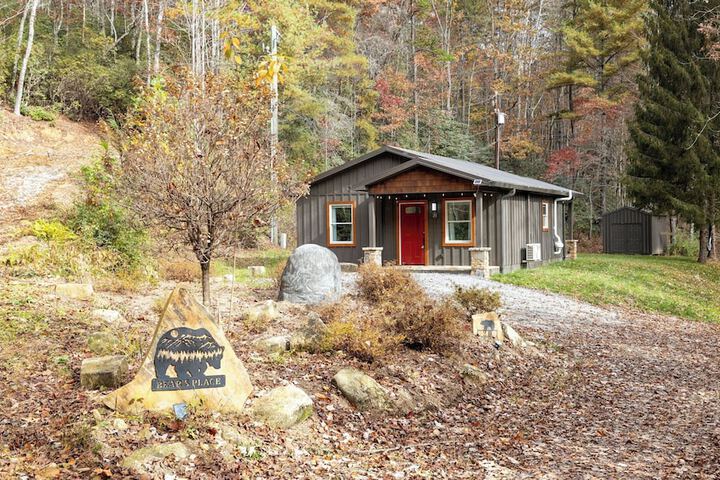 Bears Place by Avantstay Cozy Mountain Cabin in Brevard + Firepit