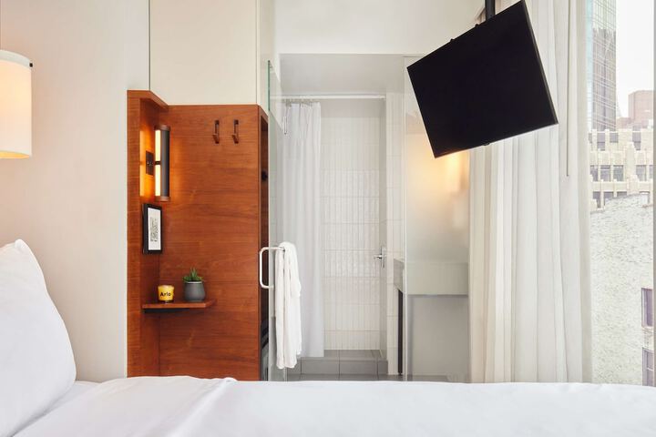 Room 34 of 106