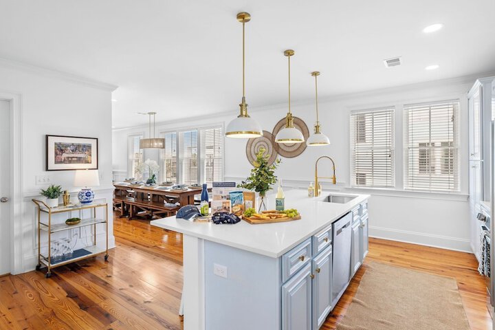 1 Block to Beach Newly Renovated 6bdr w / Rooftop Views Sand Dune by Avantstay