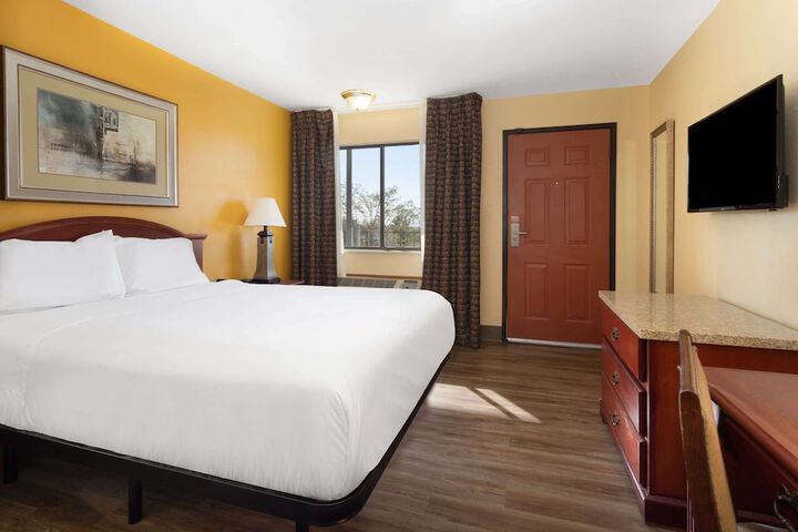 Room 32 of 43
