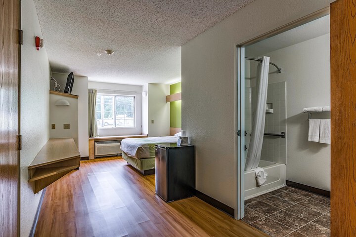 Room 18 of 32
