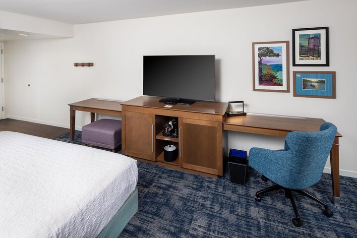 Hampton Inn & Suites Asheville Airport