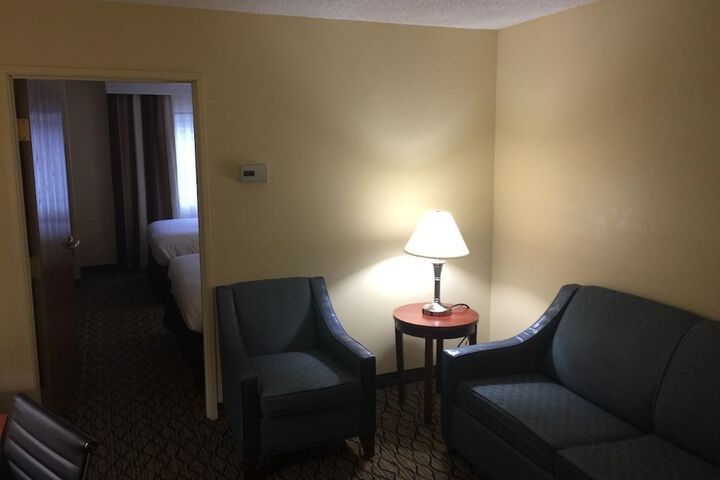 Room 6 of 13