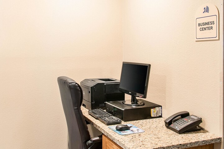 Business Center 55 of 57