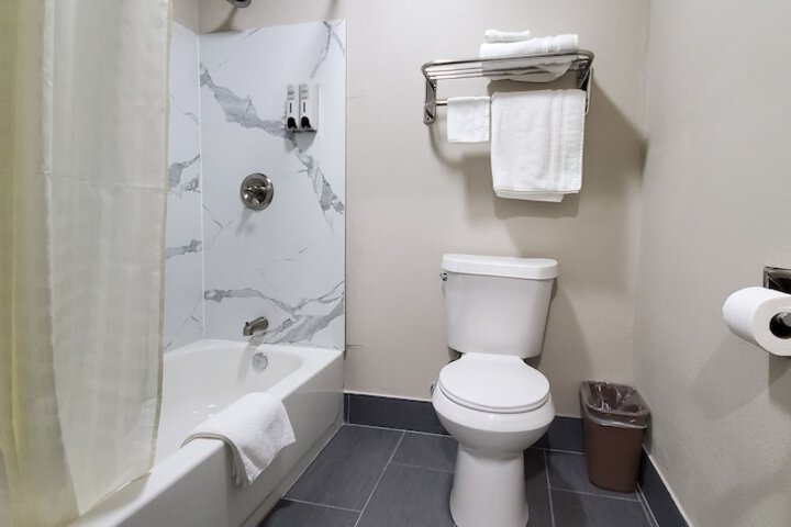 Room 11 of 27