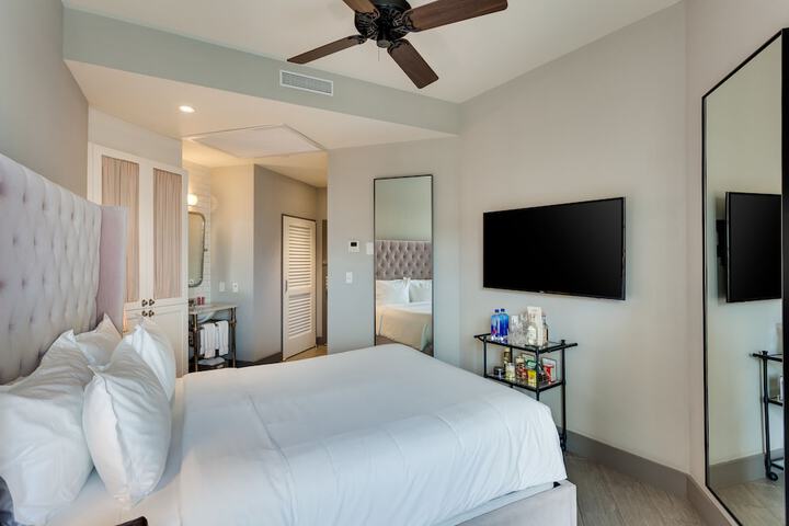 Room 8 of 24