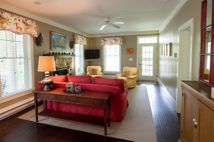 Room 73 of 142