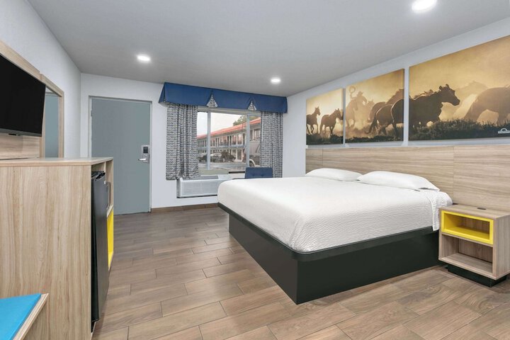 Room 18 of 25