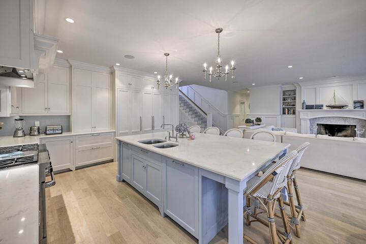 Shelter Island Retreat w / Outdoor Pool!