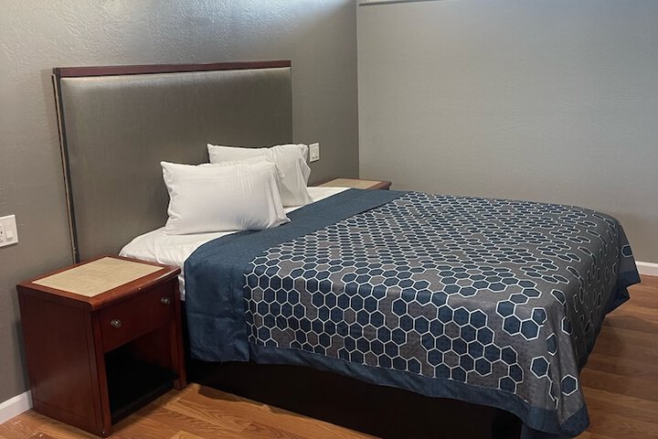 Room 8 of 12