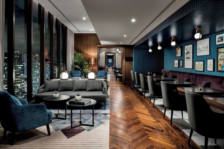 Lounge 81 of 118