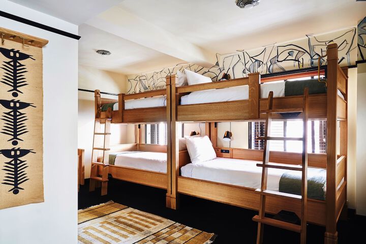 Room 40 of 102