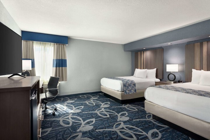 Room 10 of 16