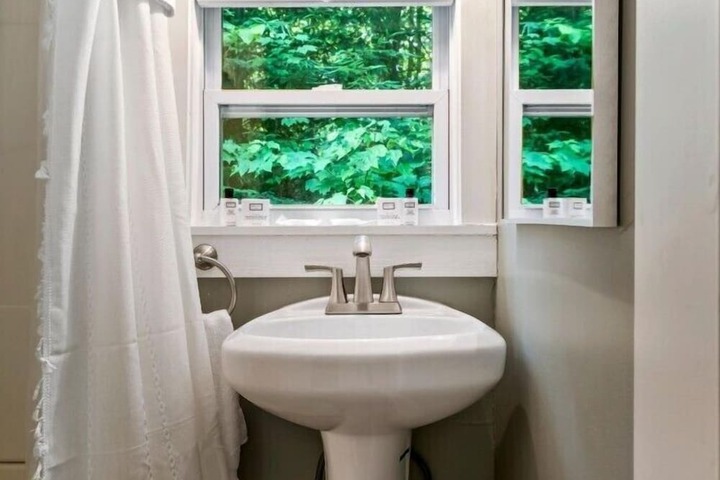 The Aurora Inn & Cottages
