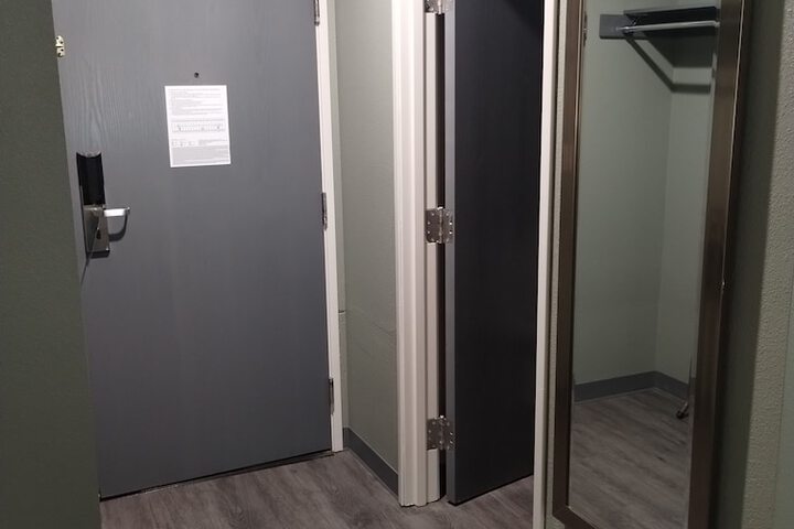 Room 52 of 127