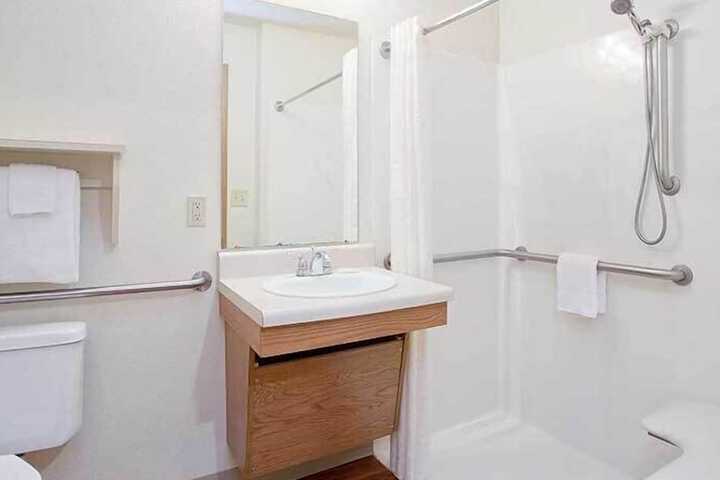 Room 17 of 28