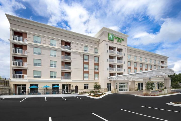 Holiday Inn & Suites Arden - Asheville Airport by IHG