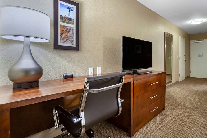 Room 32 of 59