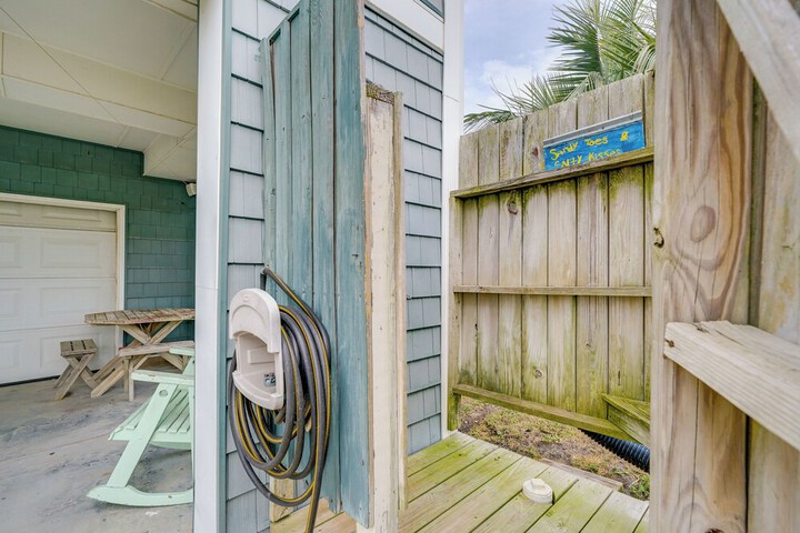 Topsail Beach Vacation Rental: Steps to Shore!
