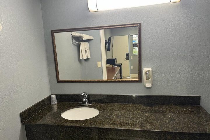 Room 10 of 21