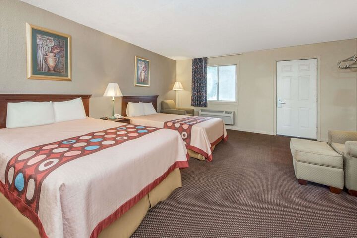 Room 10 of 15