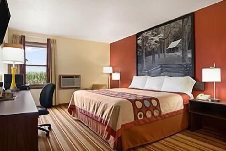 Room 9 of 36