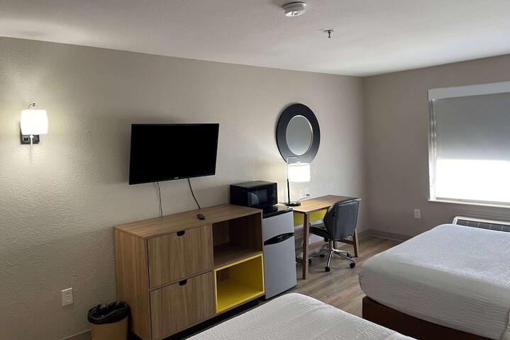 Days Inn by Wyndham Dallas Garland West