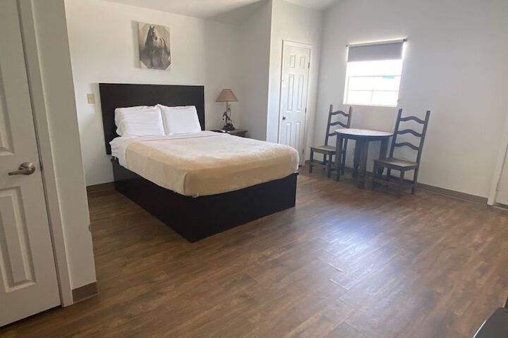 Room 6 of 13