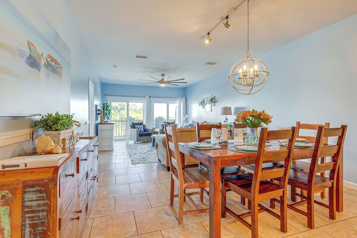 Water View Dauphin Island Condo w / Boat Slips