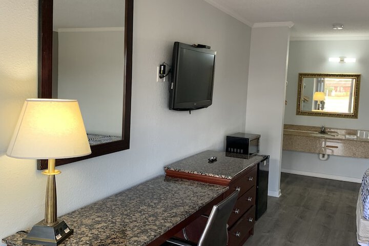 Room 13 of 21