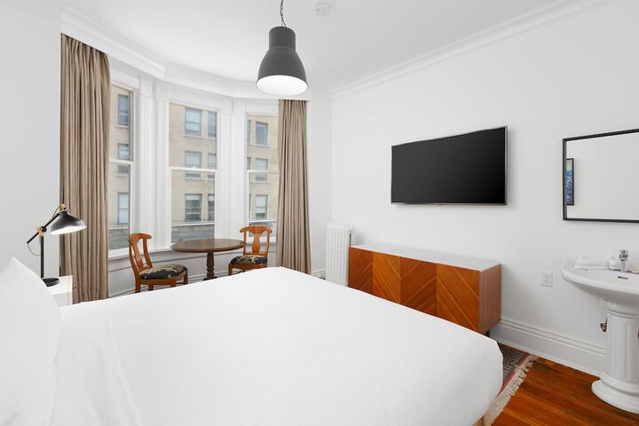 Room 80 of 119