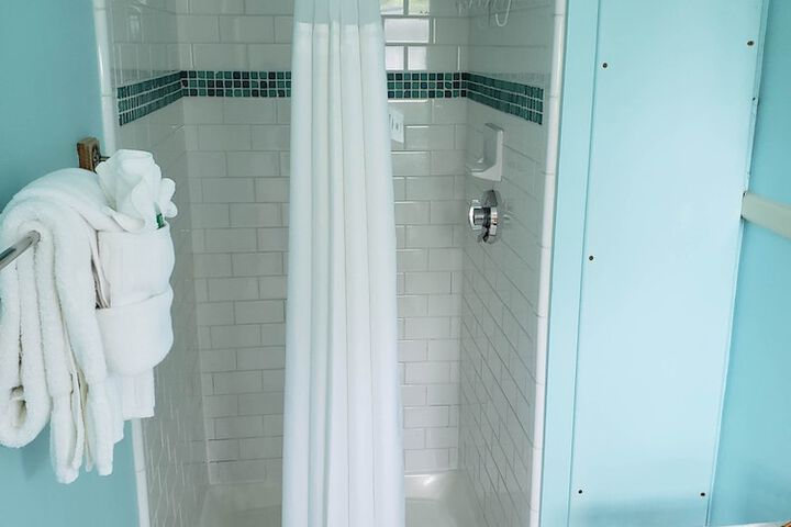 Room 25 of 100