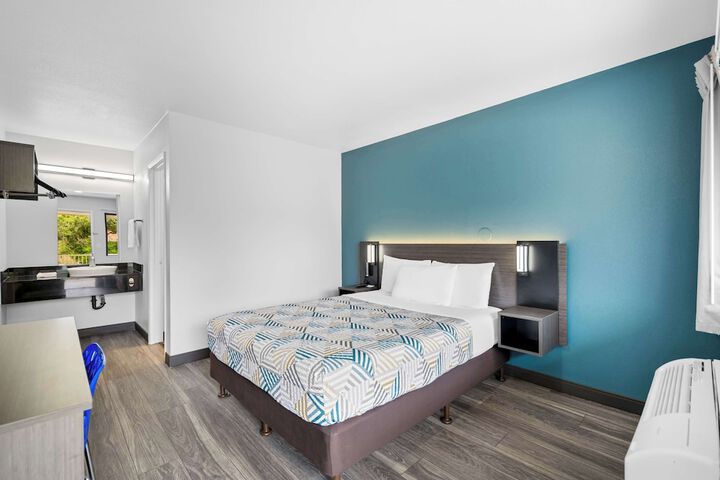 Room 18 of 27
