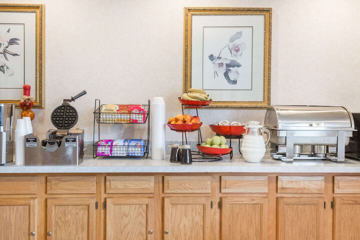 Breakfast/Coffee Service 25 of 28