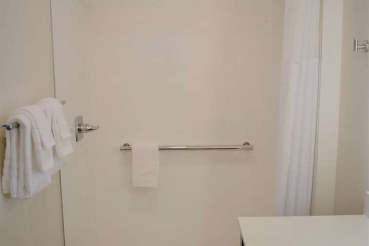 Room 7 of 8