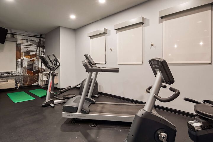 Best Western Plus New Cumberland Inn & Suites