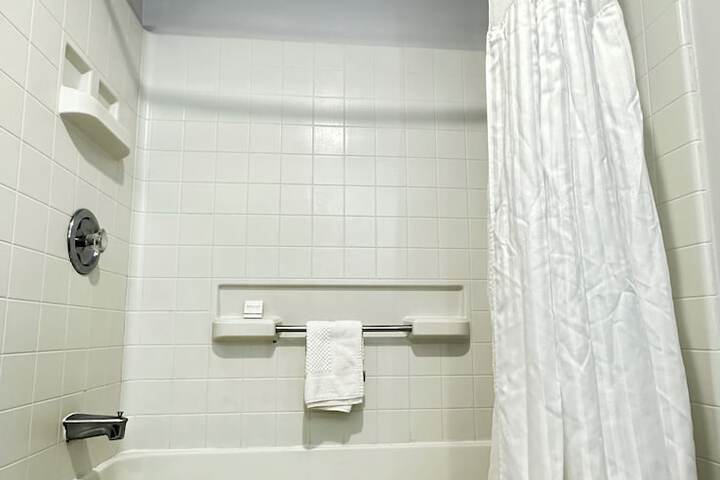 Aderi Hotel Niantic