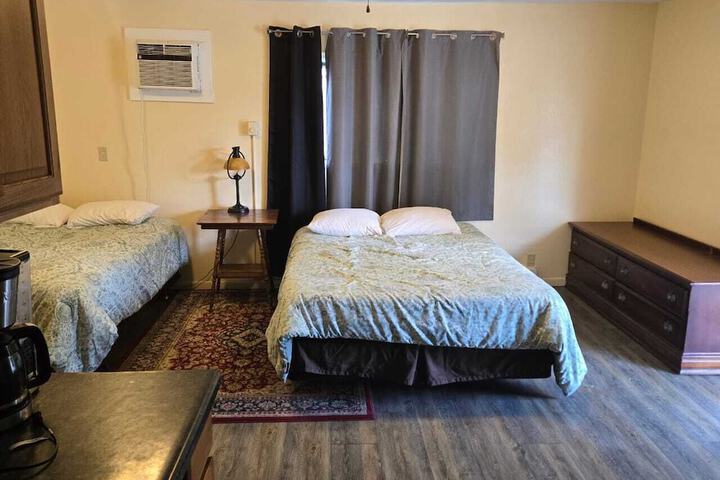 Golden Door Motel
