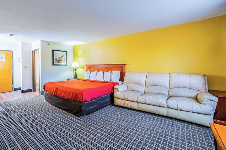 Room 53 of 60