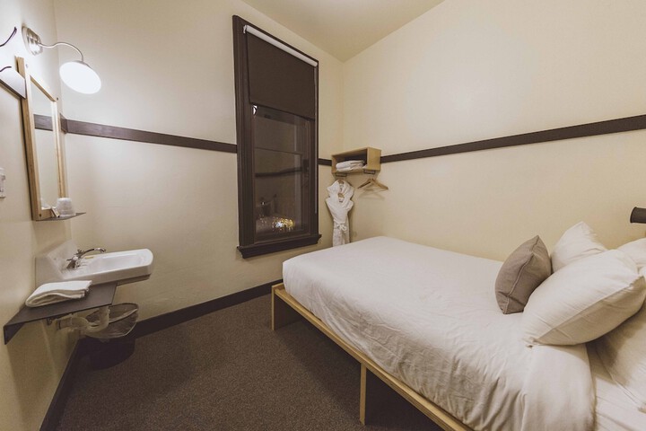 Room 15 of 31