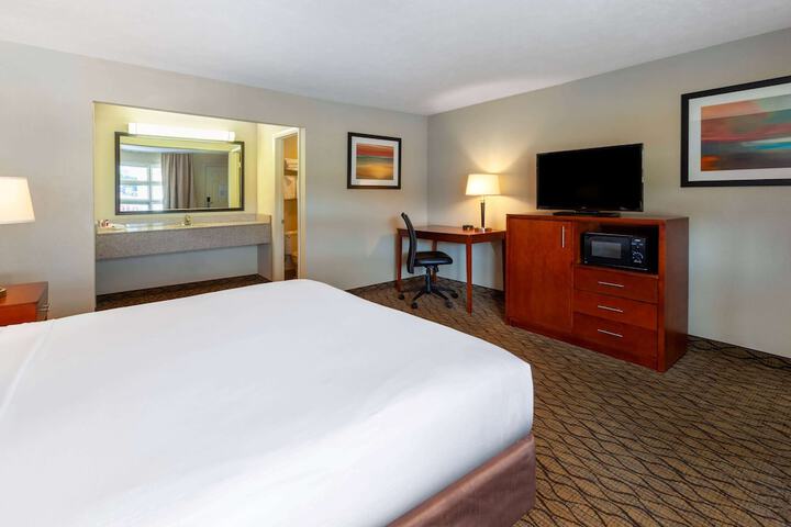Room 32 of 49