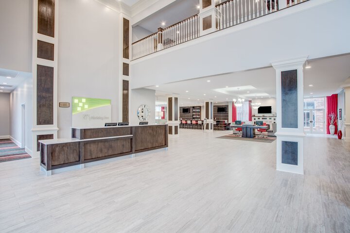 Holiday Inn & Suites Lafayette North by IHG