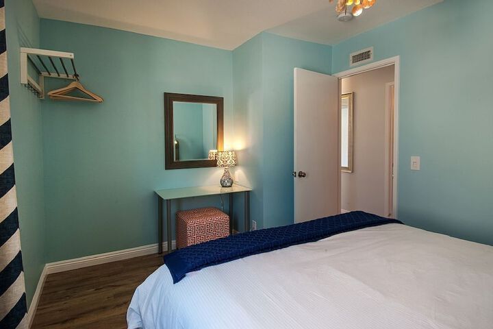 Room 9 of 23