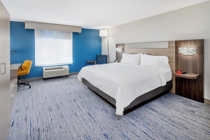 Room 27 of 48