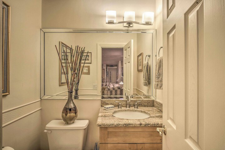 Spacious Naples Home 1 Mi to Vanderbilt Beach!