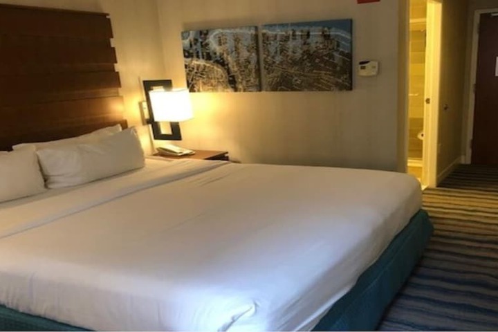 Room 10 of 12